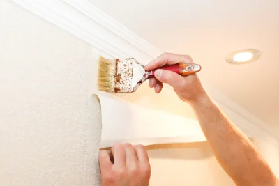 Pose de papier peint à Vinça — revêtements muraux et toiles de verre